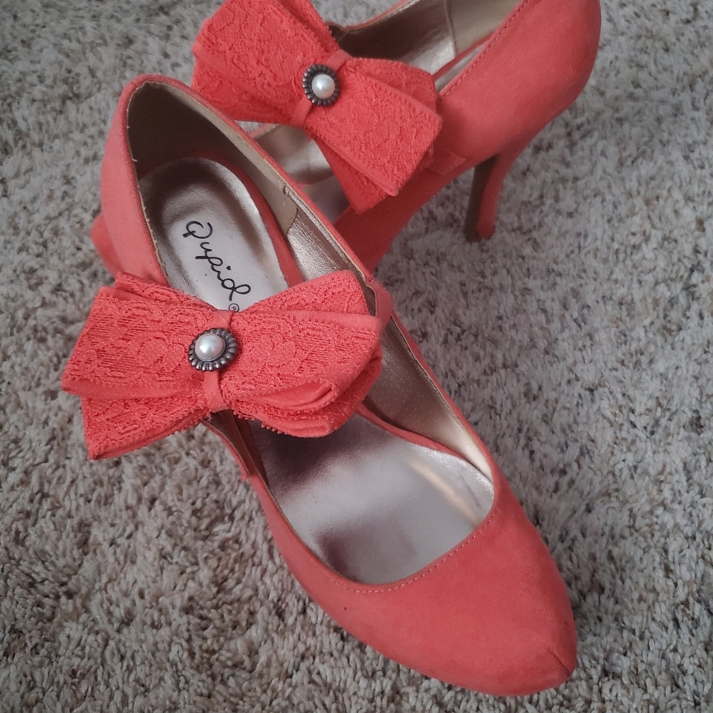 🌷 Ladies coral suede pumps size 8.5
